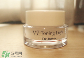 素顏霜會(huì)悶痘嗎？用素顏霜會(huì)長(zhǎng)痘嗎？