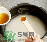 紫菜包飯的做法和材料圖文步驟 紫菜包飯的做法和材料圖文步驟