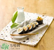 紫菜包飯的做法和材料圖文步驟 紫菜包飯的做法和材料圖文步驟