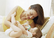 母乳和奶粉混合喂養(yǎng)好嗎？母乳和奶粉可以混在一起吃嗎？