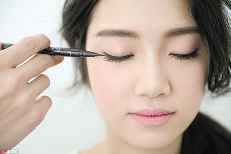 美瞳線怎么畫隱形_眼線怎么畫看不出來？