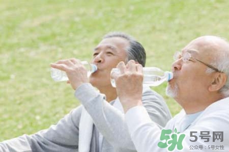 老年人免疫力低下吃什么好？老人免疫力低下吃什么好？