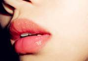 嘴巴大適合什么顏色的口紅？嘴巴大怎么涂口紅好看？