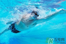 腰間盤突出可以游泳嗎？游泳能治療腰間盤突出嗎？