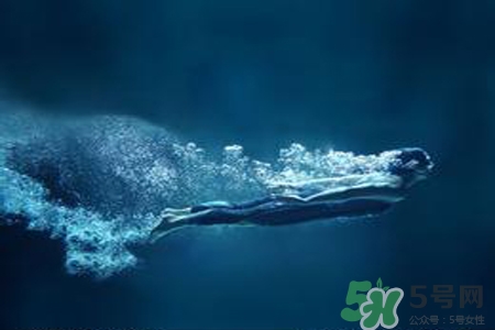 腰間盤突出可以游泳嗎？游泳能治療腰間盤突出嗎？