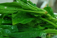 吃菠菜大便黑色正常嗎？吃菠菜大便為什么是黑色？