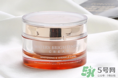 ahc素顏霜怎么用？ahc素顏霜使用方法