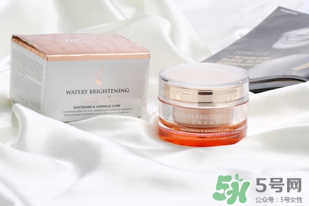 ahc素顏霜怎么用？ahc素顏霜使用方法