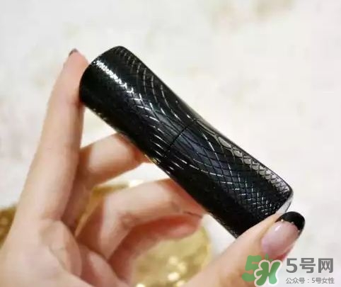 赫拉235口紅怎么樣?赫拉蛇皮235口紅試色 赫拉235口紅怎么樣?赫拉蛇皮235口紅試色