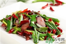 青蒜的營養(yǎng)價(jià)值 青蒜的功效與作用 青蒜的營養(yǎng)價(jià)值 青蒜的功效與作用