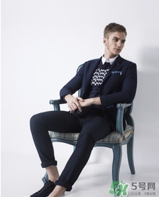 年會(huì)男士穿什么？公司年會(huì)男生穿衣搭配