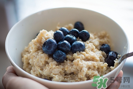 燕麥粥可以減肥嗎?燕麥粥的功效與作用 燕麥粥可以減肥嗎?燕麥粥的功效與作用