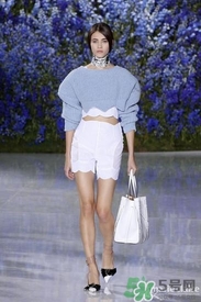 年會穿什么鞋子？公司年會女生鞋子搭配