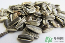 瓜子皮卡在喉嚨里怎么辦?瓜子皮卡在喉嚨妙招 瓜子皮卡在喉嚨里怎么辦?瓜子皮卡在喉嚨妙招