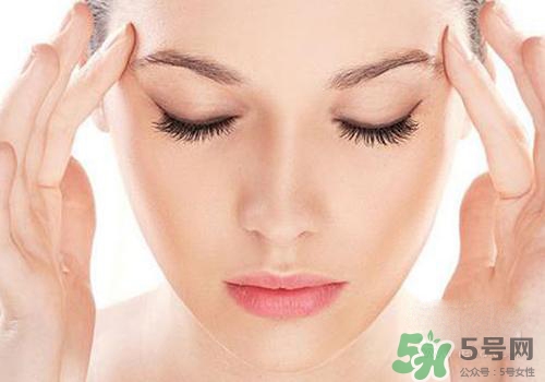 眼皮跳是冷敷還是熱敷？眼皮跳怎么辦？