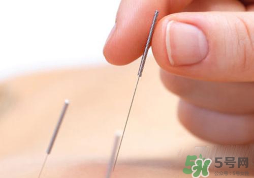 眼皮跳是冷敷還是熱敷？眼皮跳怎么辦？