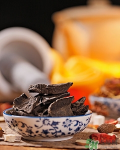 何首烏可以泡酒嗎?何首烏泡酒的功效與作用 何首烏可以泡酒嗎?何首烏泡酒的功效與作用