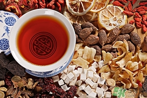 何首烏可以泡酒嗎?何首烏泡酒的功效與作用 何首烏可以泡酒嗎?何首烏泡酒的功效與作用