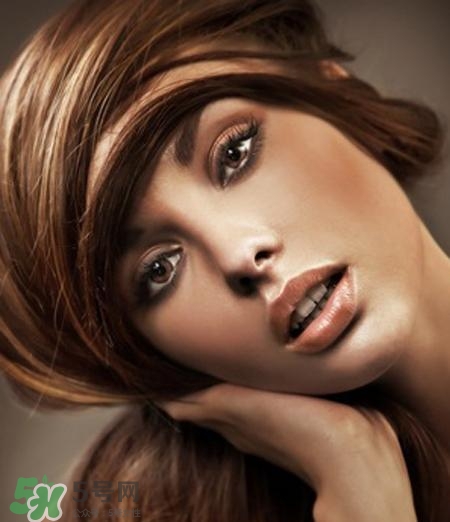 染頭發(fā)可以保持多久?染頭發(fā)怎么才能不掉色? 染頭發(fā)可以保持多久?染頭發(fā)怎么才能不掉色?