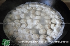 魚(yú)丸用什么粉？魚(yú)丸用面粉還是淀粉？