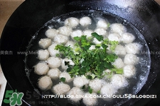 魚(yú)丸用什么粉？魚(yú)丸用面粉還是淀粉？