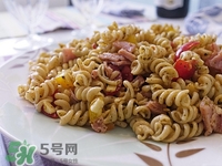 方便面泡著吃還是煮著吃?方便面泡和煮的區(qū)別 方便面泡著吃還是煮著吃?方便面泡和煮的區(qū)別