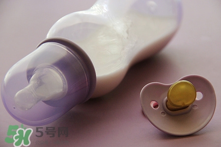 奶粉分層是怎么回事?奶粉分層還能喝嗎 奶粉分層是怎么回事?奶粉分層還能喝嗎