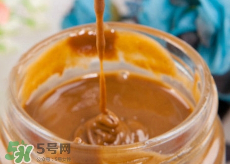 花生醬的營養(yǎng)價值 花生醬的功效與作用及做法 花生醬的營養(yǎng)價值 花生醬的功效與作用及做法