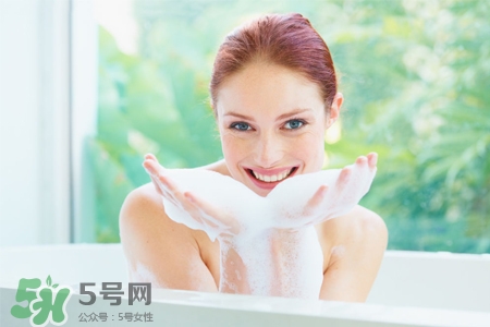 冬天洗澡水溫50度行嗎？50度的水可以洗澡嗎？