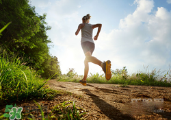 冬天早上幾點(diǎn)起來跑步最好？冬天早上起來跑步好嗎？