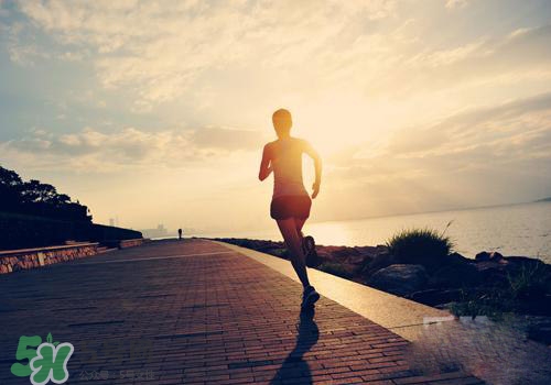 冬天早上幾點(diǎn)起來跑步最好？冬天早上起來跑步好嗎？