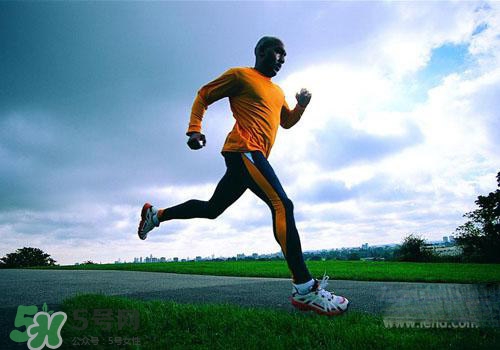 冬天早上幾點(diǎn)起來跑步最好？冬天早上起來跑步好嗎？