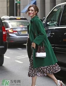 水桶包怎么背時(shí)尚?水桶包時(shí)尚搭配 水桶包怎么背時(shí)尚?水桶包時(shí)尚搭配