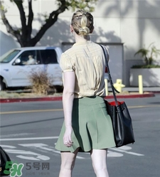 水桶包怎么背時(shí)尚?水桶包時(shí)尚搭配 水桶包怎么背時(shí)尚?水桶包時(shí)尚搭配