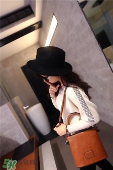 水桶包怎么背時(shí)尚?水桶包時(shí)尚搭配 水桶包怎么背時(shí)尚?水桶包時(shí)尚搭配