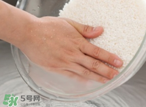 怎么用淘米水洗臉?淘米水洗臉的正確方法 怎么用淘米水洗臉?淘米水洗臉的正確方法