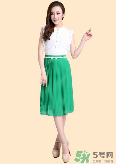 草綠色配什么顏色好看？草綠色和什么顏色最搭？