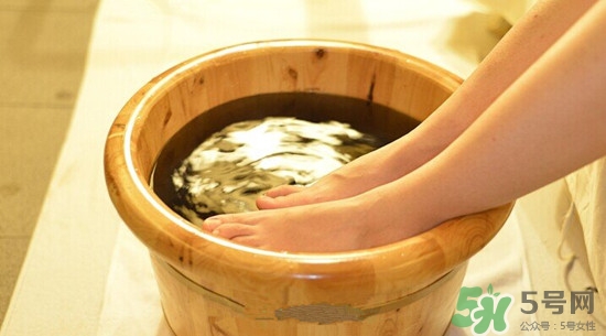 艾葉泡腳有什么好處與壞處?艾葉泡腳的功效與作用 艾葉泡腳有什么好處與壞處?艾葉泡腳的功效與作用