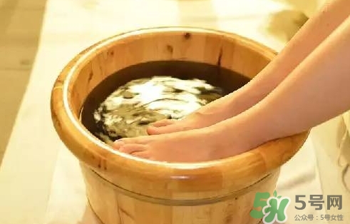 鹽水泡腳放多少鹽?鹽水泡腳用多少鹽? 鹽水泡腳放多少鹽?鹽水泡腳用多少鹽?