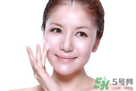 卸妝膏和卸妝水哪個好？卸妝膏和卸妝水的區(qū)別