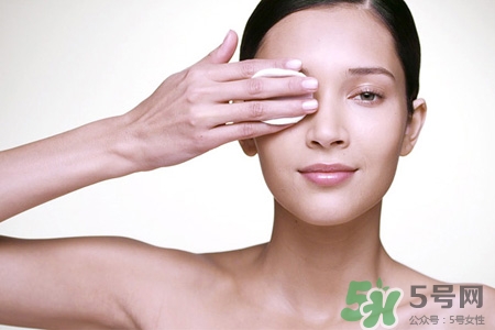 卸妝膏和卸妝水哪個好？卸妝膏和卸妝水的區(qū)別