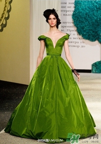 草綠色配什么顏色好看？草綠色和什么顏色最搭？