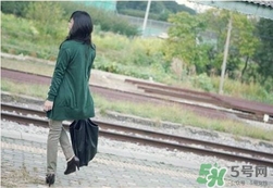 草綠色配什么顏色好看？草綠色和什么顏色最搭？