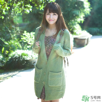 草綠色大衣怎么搭配？草綠色大衣穿衣搭配