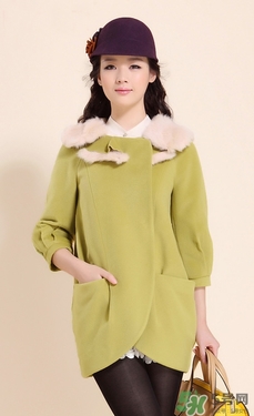 草綠色大衣怎么搭配？草綠色大衣穿衣搭配