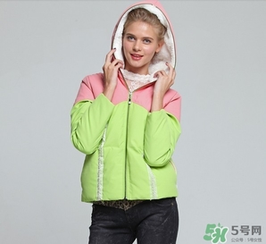 草綠色大衣怎么搭配？草綠色大衣穿衣搭配