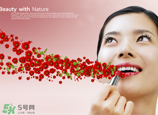 涂口紅嘴唇變白怎么辦？長期涂口紅的危害