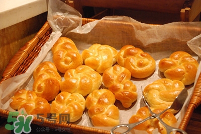 為什么烤箱做的面包硬 面包怎么烤外面不硬 為什么烤箱做的面包硬 面包怎么烤外面不硬