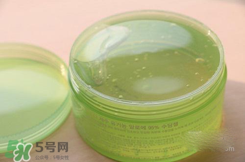 嘴唇干裂可以涂蘆薈膠嗎？嘴唇干裂怎么涂蘆薈膠？