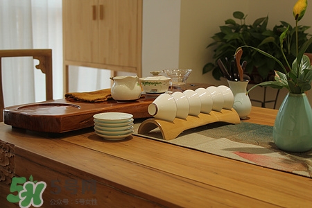 涼茶可以和藥一起喝嗎?涼茶可以和茶一起喝嗎 涼茶可以和藥一起喝嗎?涼茶可以和茶一起喝嗎